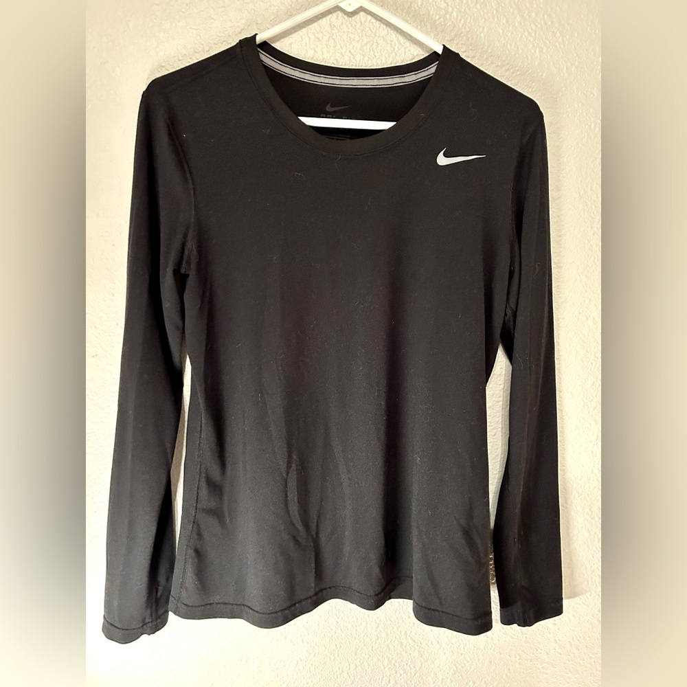 Nike Dri-Fit (M) layering long sleeved- black